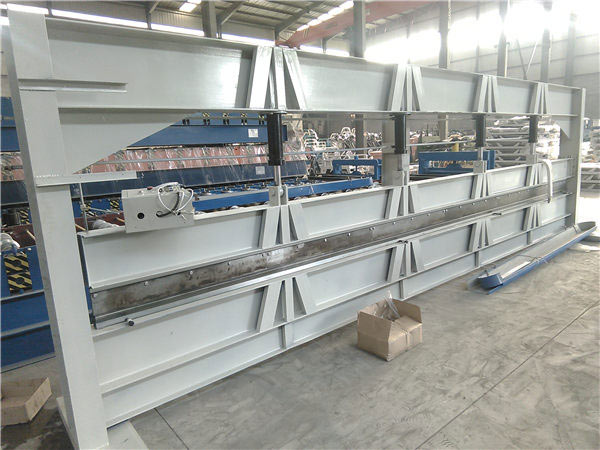 6米液壓折彎?rùn)C(jī) 6米液壓折彎?rùn)C(jī)