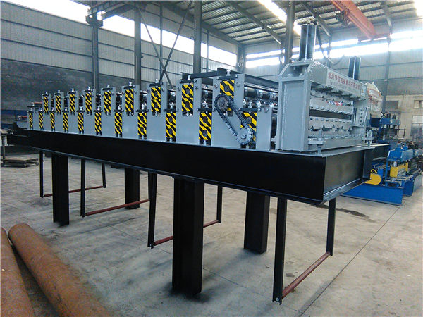 門市房雙層壓瓦機(jī) 門市房雙層壓瓦機(jī)